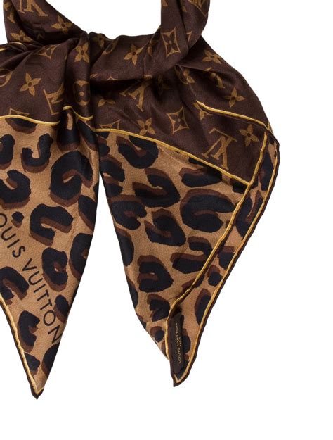 louis vuitton leo scarf|louis vuitton paris scarf.